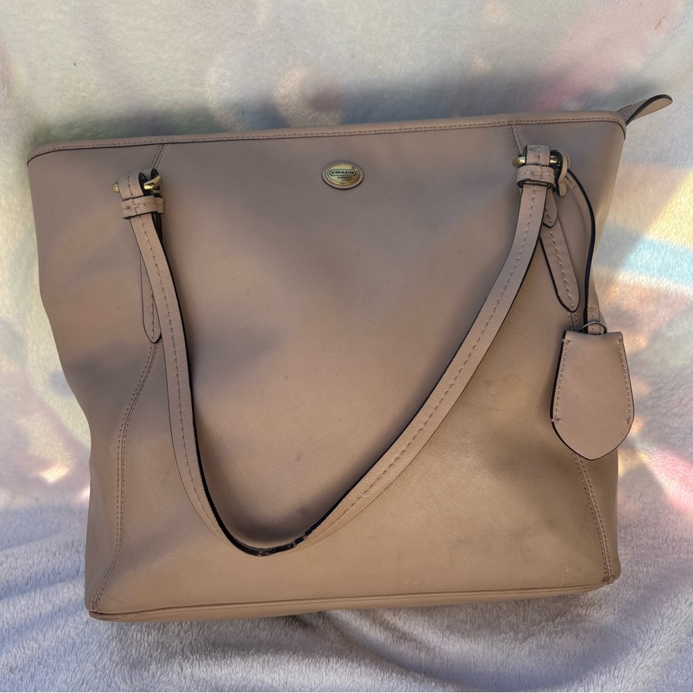 Coach Peyton Leather Zip Top Tote bag